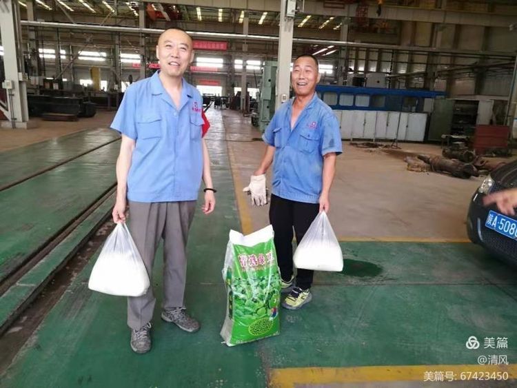雷火(中国)工会给一线车间职工送清凉